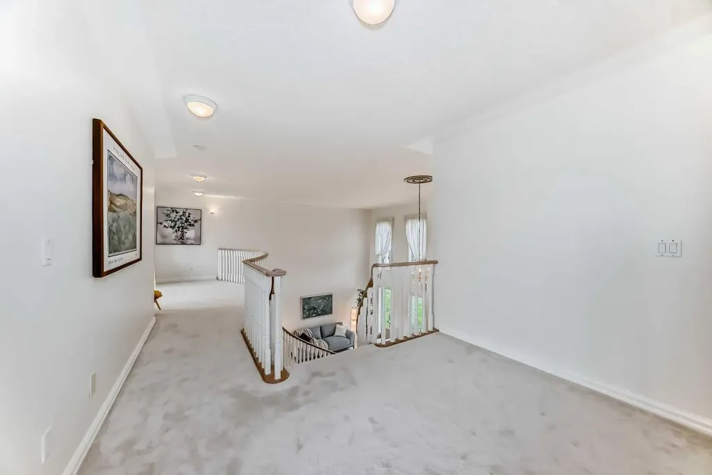 78 Scimitar View NW Calgary AB T3L 2B5