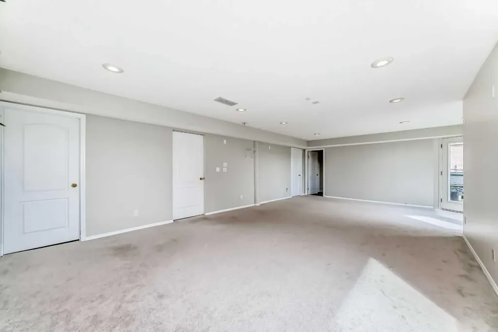 78 Scimitar View NW Calgary AB T3L 2B5