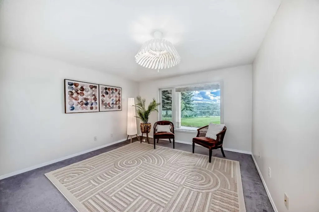 78 Scimitar View NW Calgary AB T3L 2B5