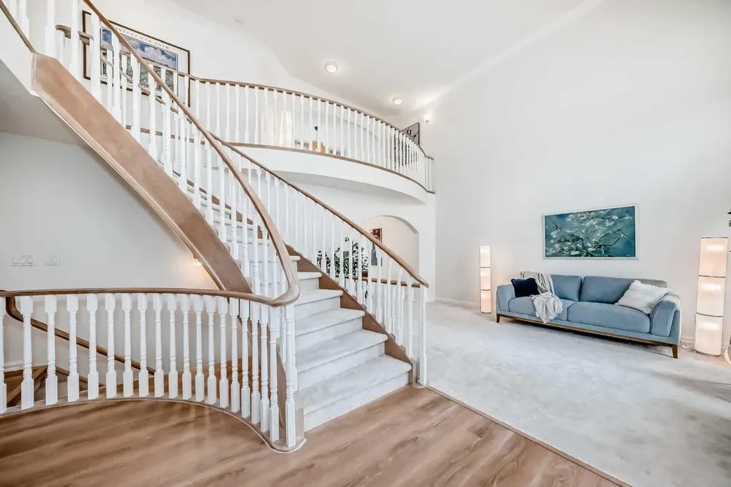 78 Scimitar View NW Calgary AB T3L 2B5