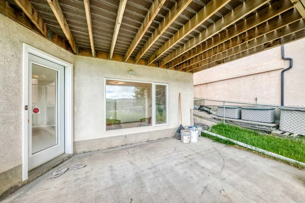 78 Scimitar View NW Calgary AB T3L 2B5