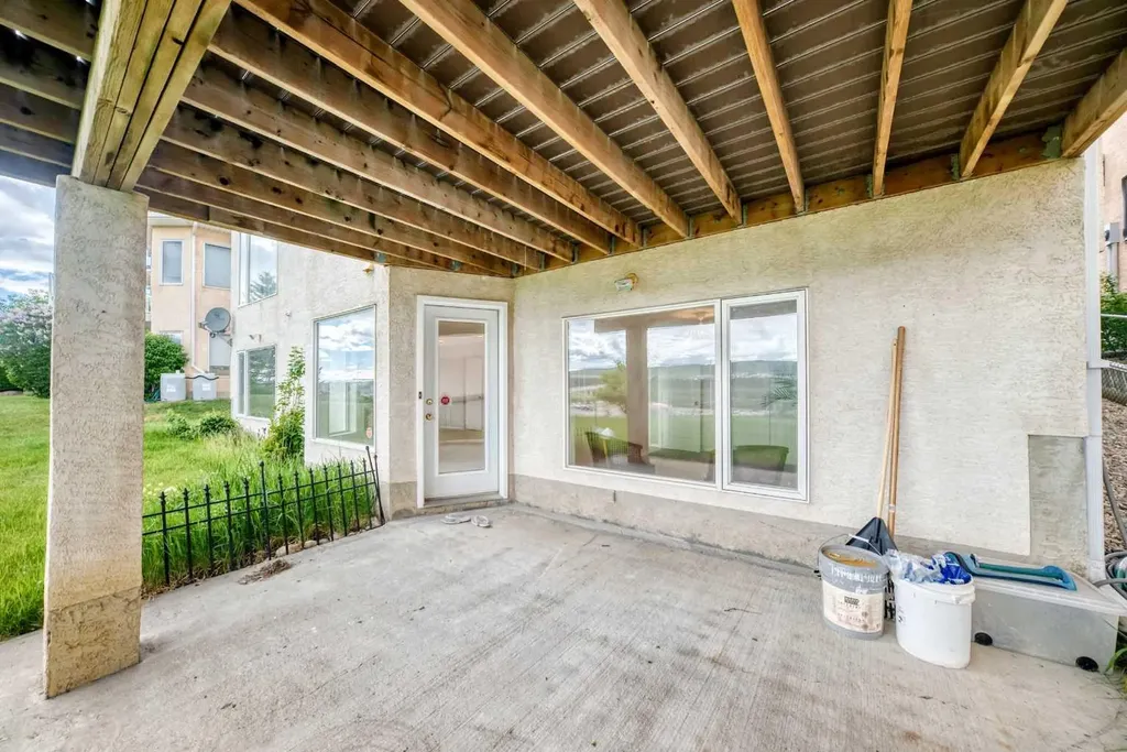 78 Scimitar View NW Calgary AB T3L 2B5