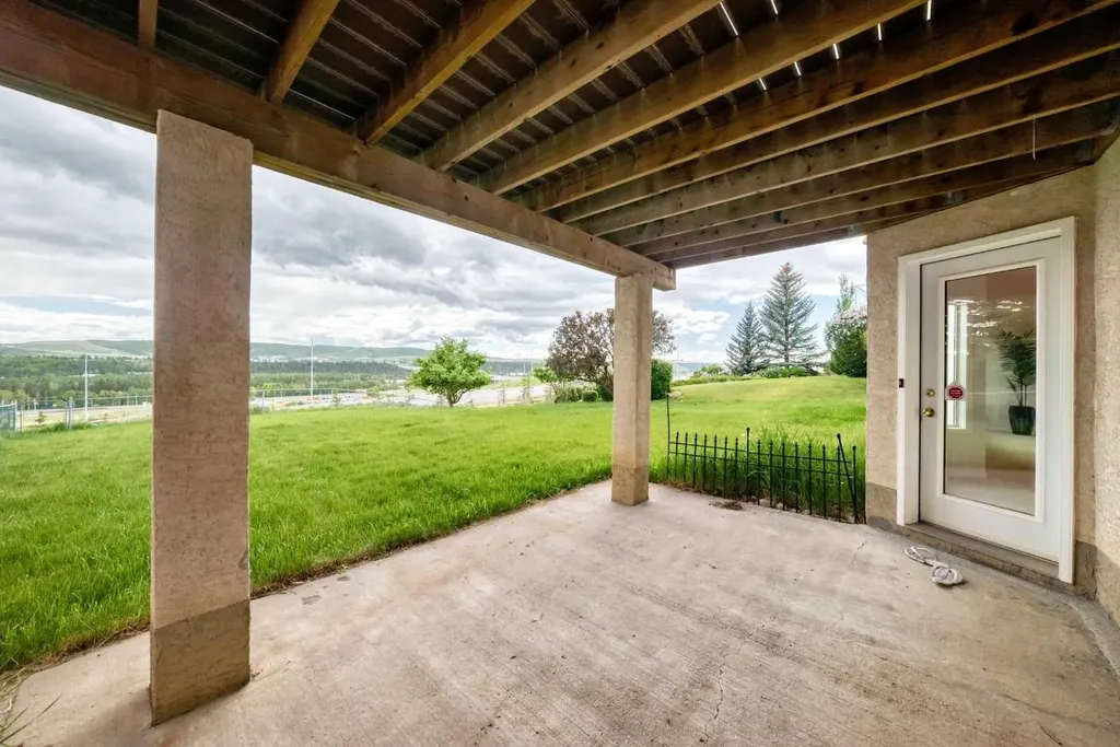 78 Scimitar View NW Calgary AB T3L 2B5