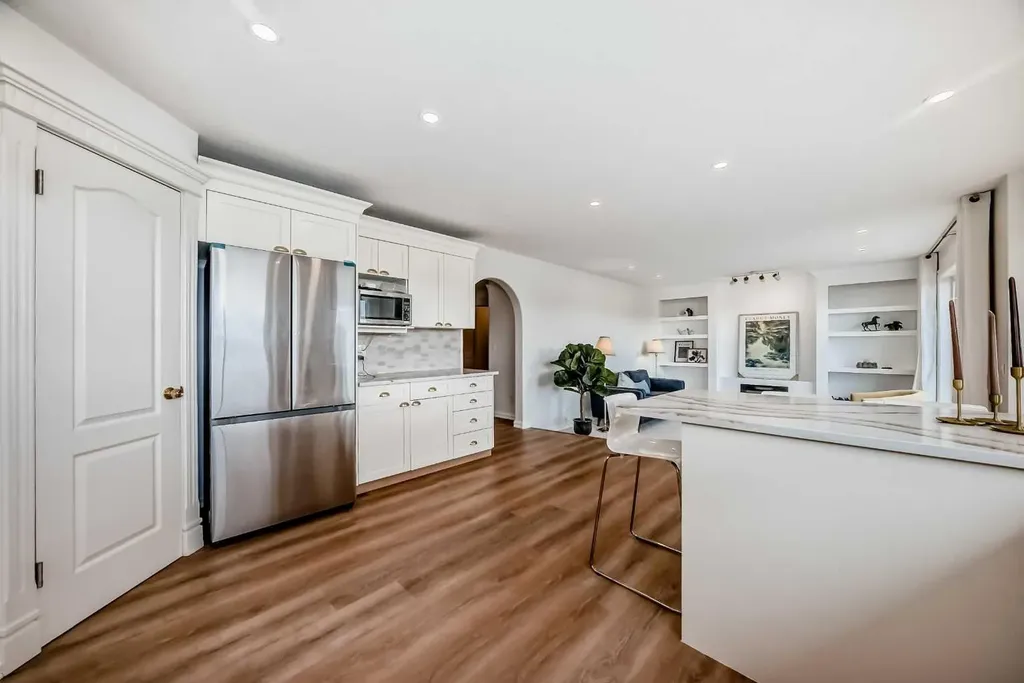 78 Scimitar View NW Calgary AB T3L 2B5