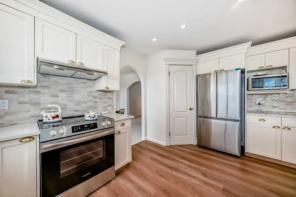 78 Scimitar View NW Calgary AB T3L 2B5
