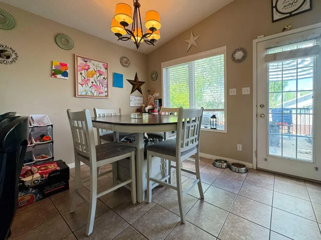93 Heritage Crescent W Lethbridge AB T1K 6X2