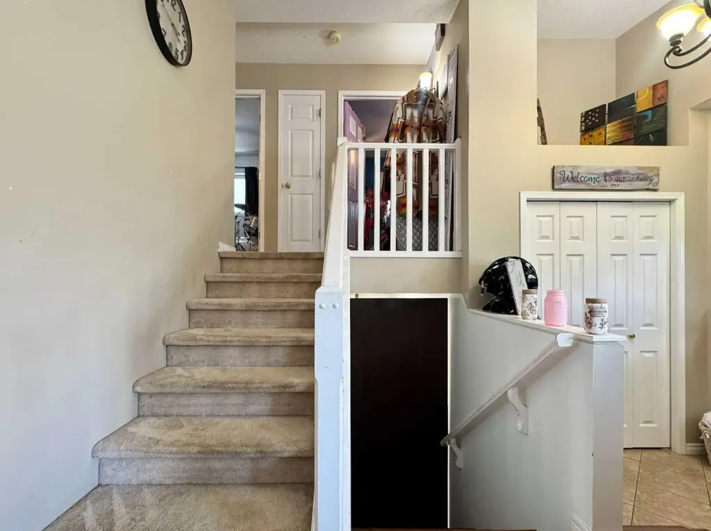 93 Heritage Crescent W Lethbridge AB T1K 6X2