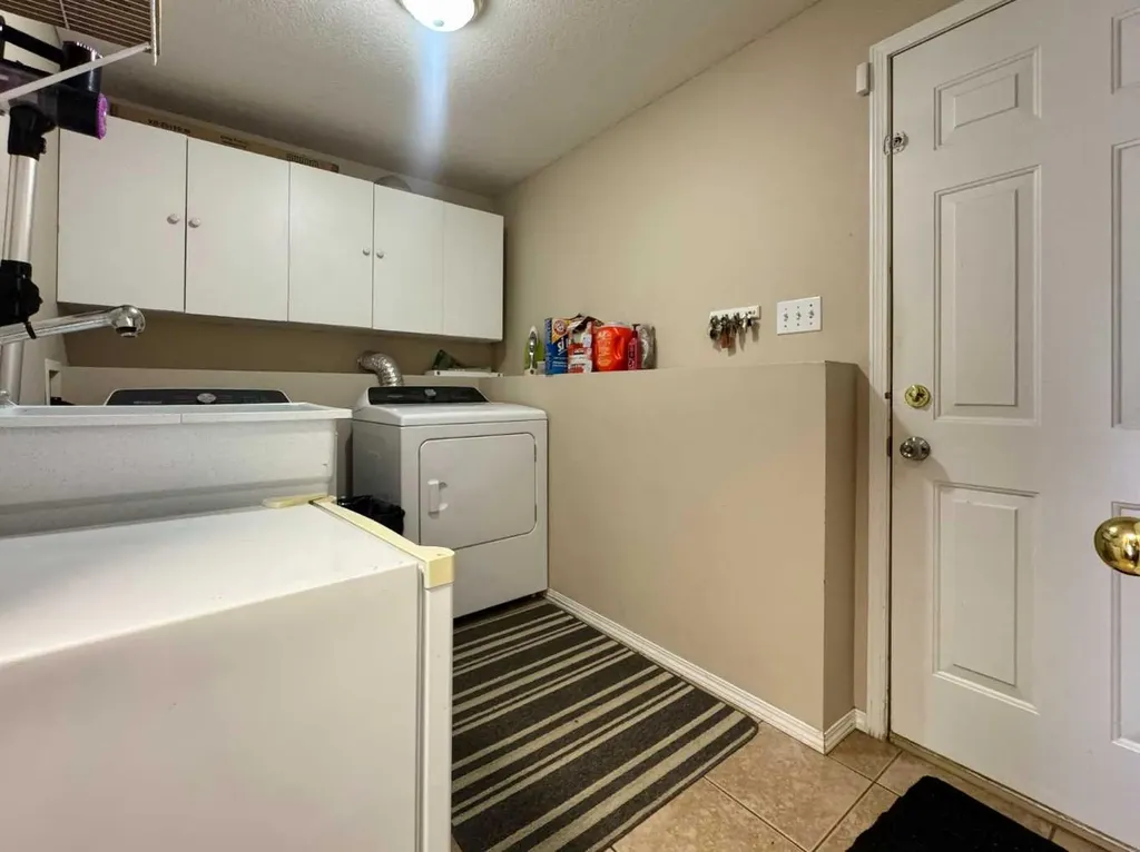 93 Heritage Crescent W Lethbridge AB T1K 6X2