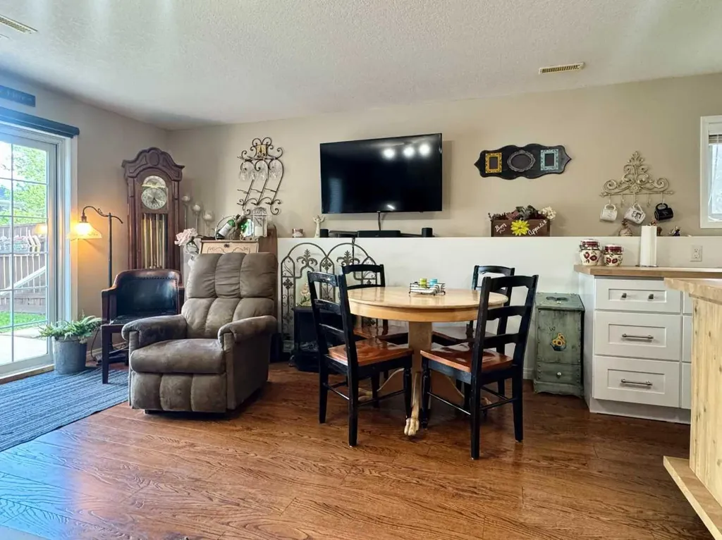 93 Heritage Crescent W Lethbridge AB T1K 6X2