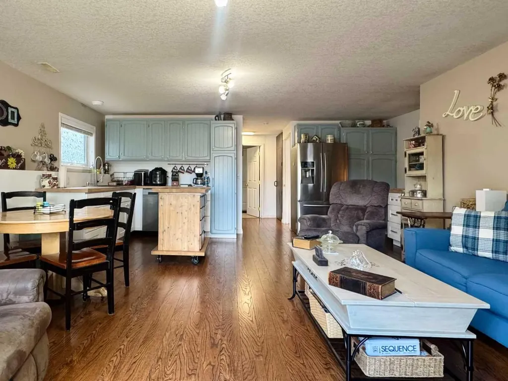 93 Heritage Crescent W Lethbridge AB T1K 6X2