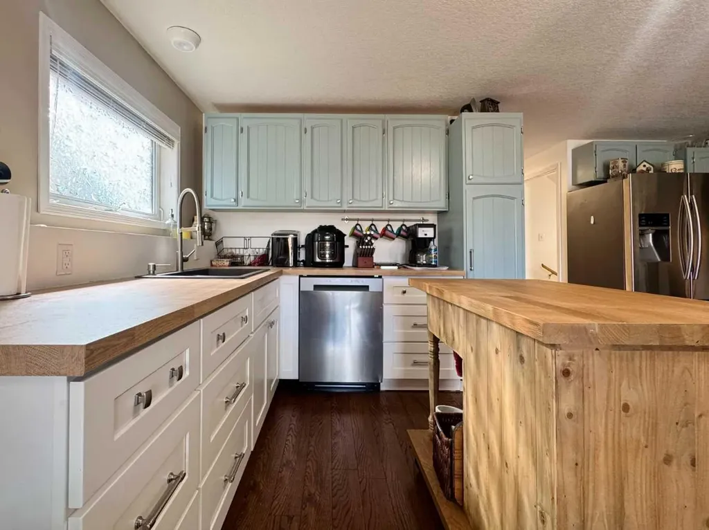93 Heritage Crescent W Lethbridge AB T1K 6X2