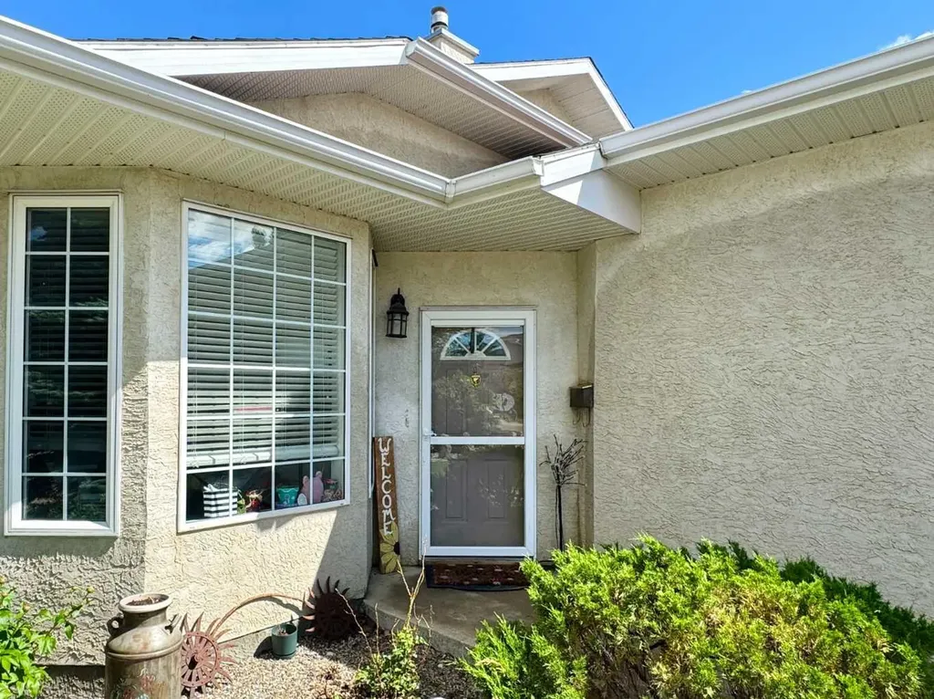 93 Heritage Crescent W Lethbridge AB T1K 6X2