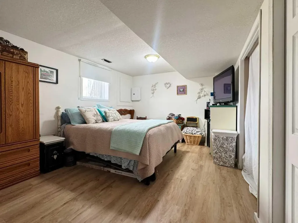 93 Heritage Crescent W Lethbridge AB T1K 6X2