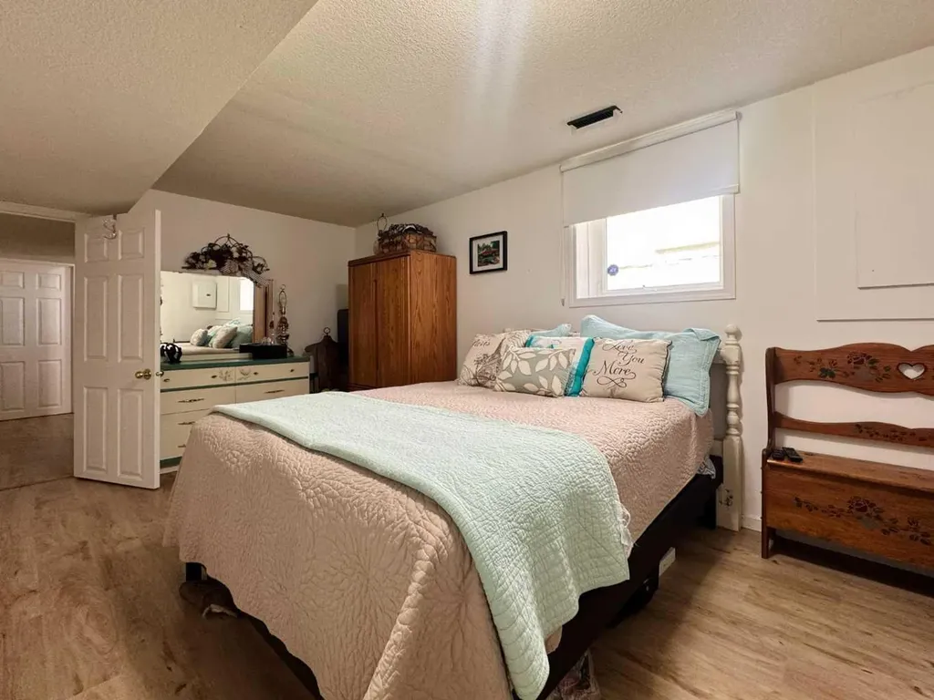 93 Heritage Crescent W Lethbridge AB T1K 6X2