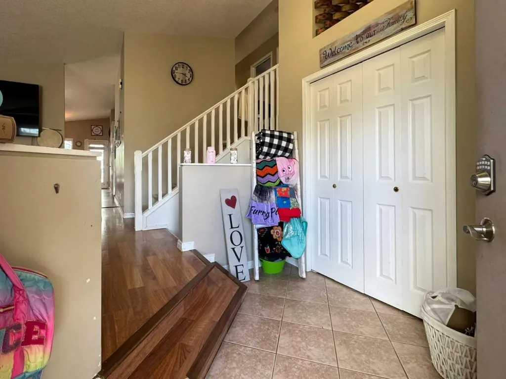93 Heritage Crescent W Lethbridge AB T1K 6X2