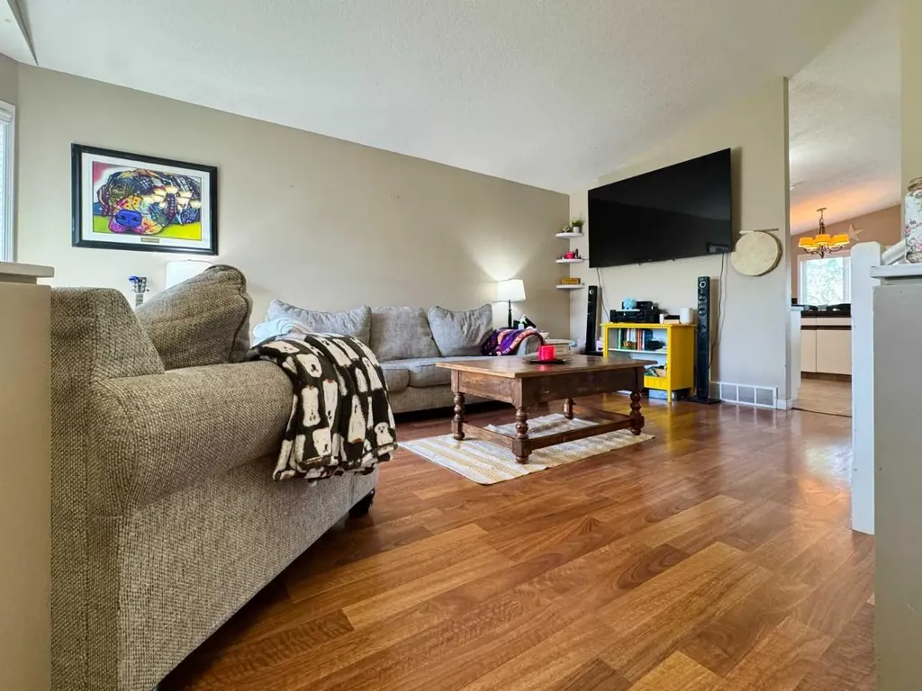 93 Heritage Crescent W Lethbridge AB T1K 6X2