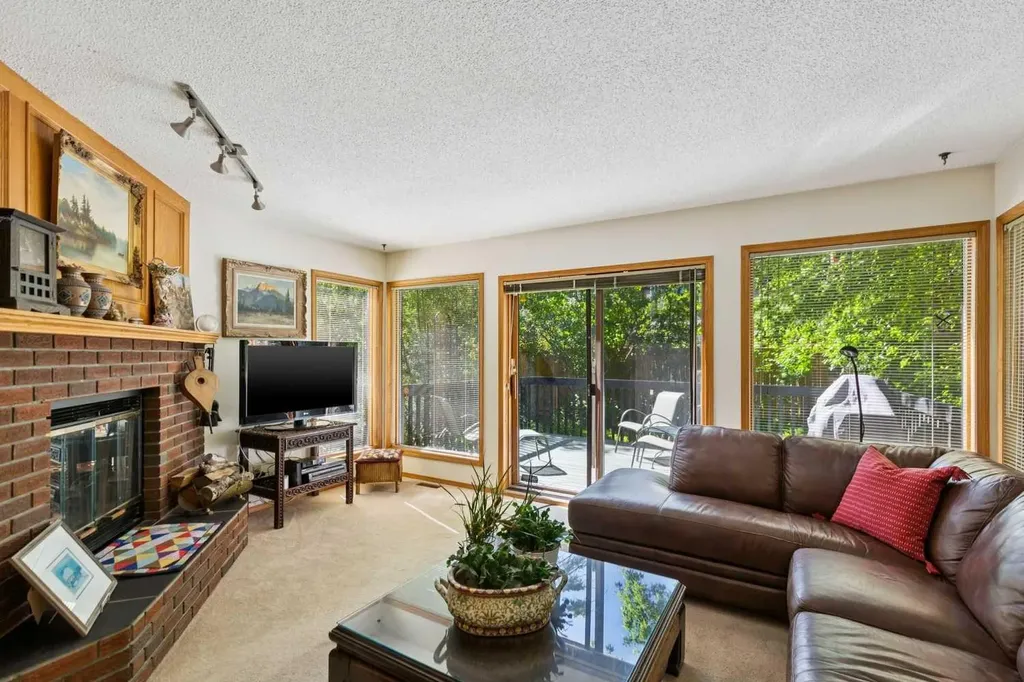 839 Royal Avenue SW Calgary AB T2T 0L4