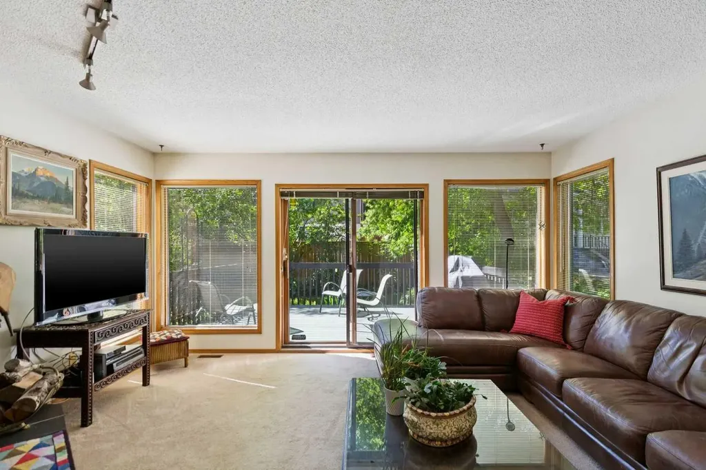 839 Royal Avenue SW Calgary AB T2T 0L4