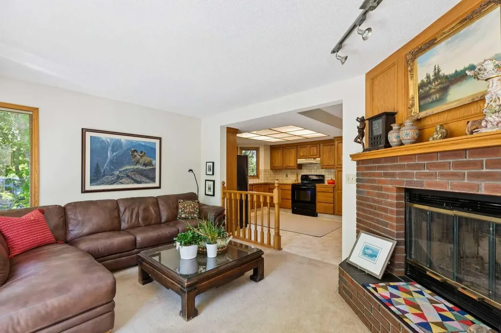 839 Royal Avenue SW Calgary AB T2T 0L4