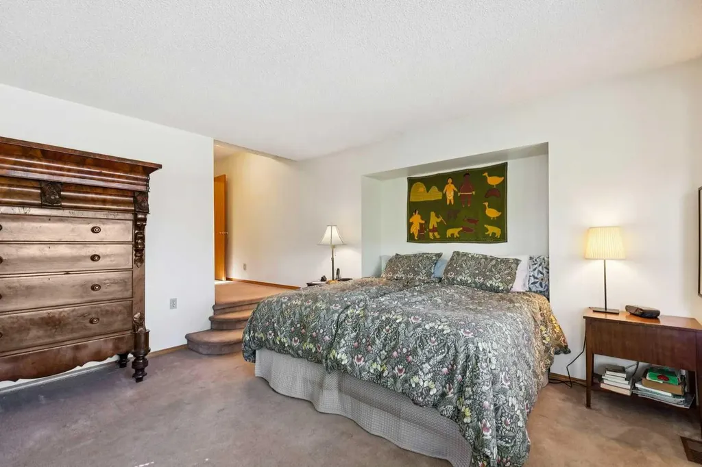 839 Royal Avenue SW Calgary AB T2T 0L4