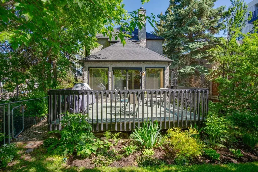 839 Royal Avenue SW Calgary AB T2T 0L4