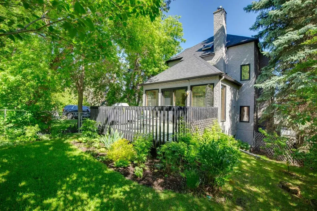 839 Royal Avenue SW Calgary AB T2T 0L4