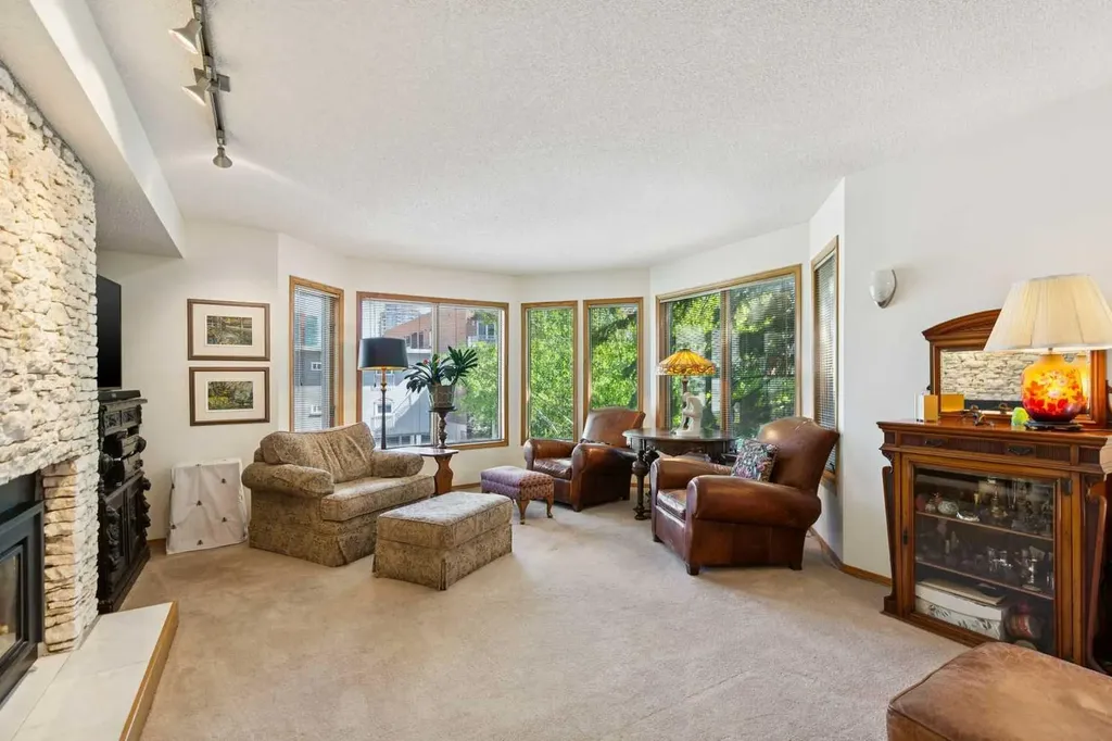 839 Royal Avenue SW Calgary AB T2T 0L4