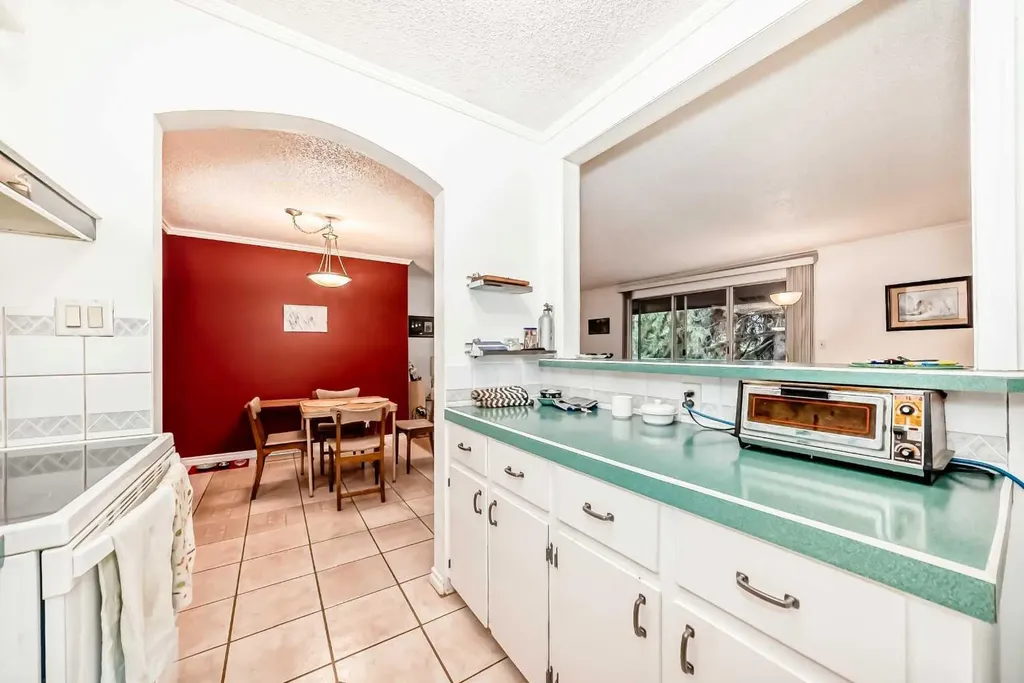 1305 Glenmore Trail Calgary AB T2V 4Y8