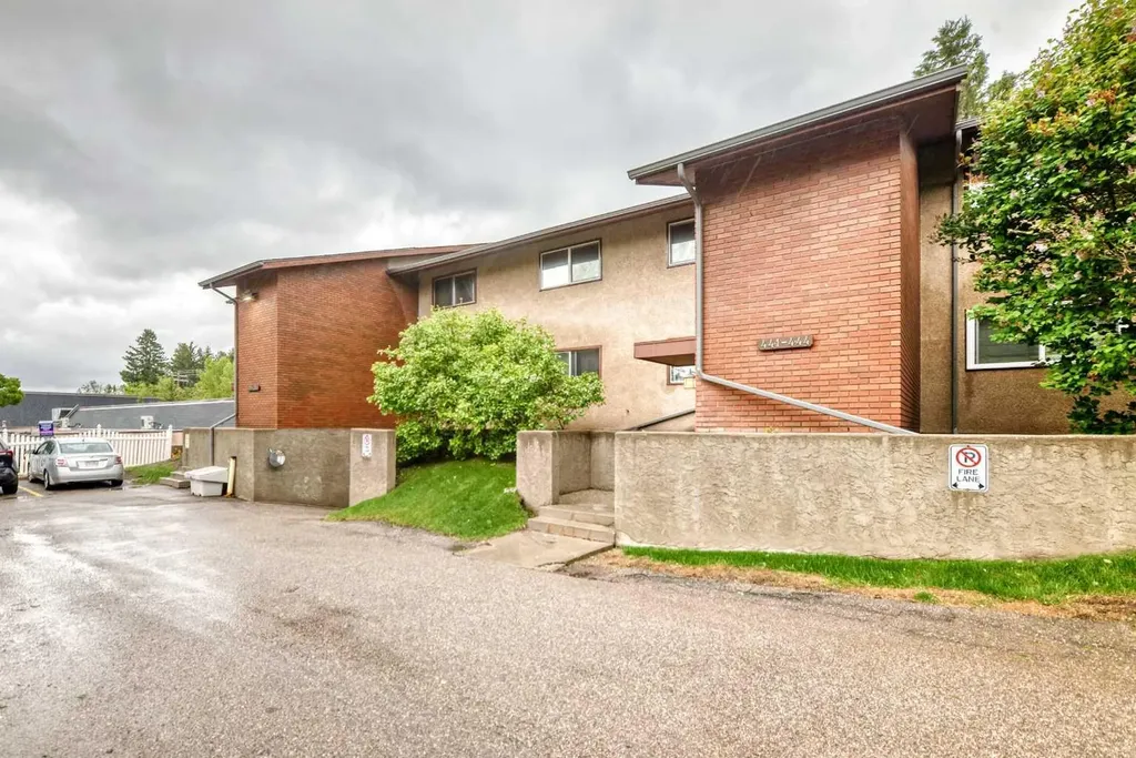 1305 Glenmore Trail Calgary AB T2V 4Y8