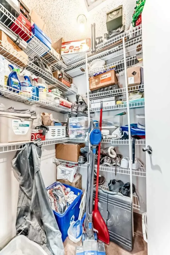 1305 Glenmore Trail Calgary AB T2V 4Y8