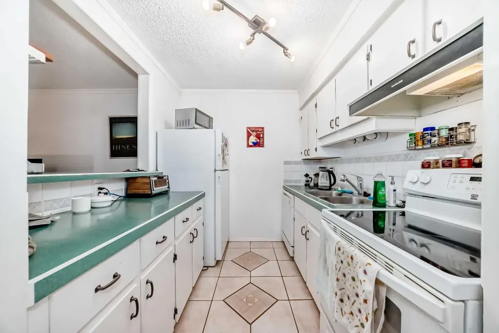 1305 Glenmore Trail Calgary AB T2V 4Y8