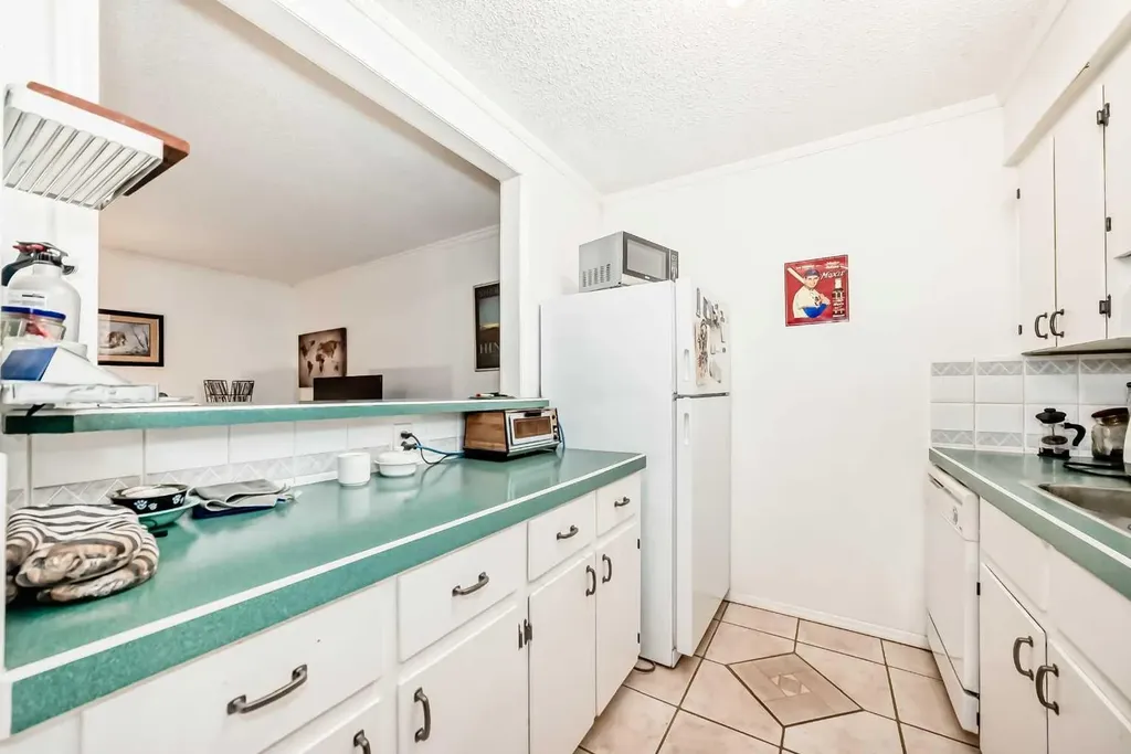 1305 Glenmore Trail Calgary AB T2V 4Y8