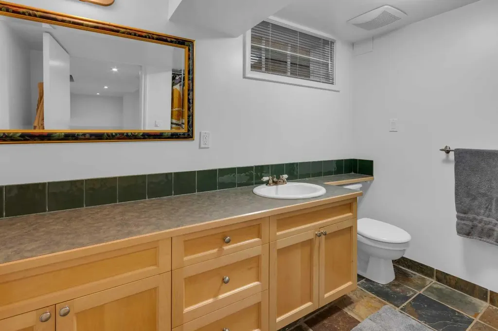 2523 19a Street SW Calgary AB T2T 4Z1