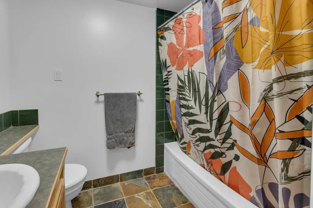 2523 19a Street SW Calgary AB T2T 4Z1