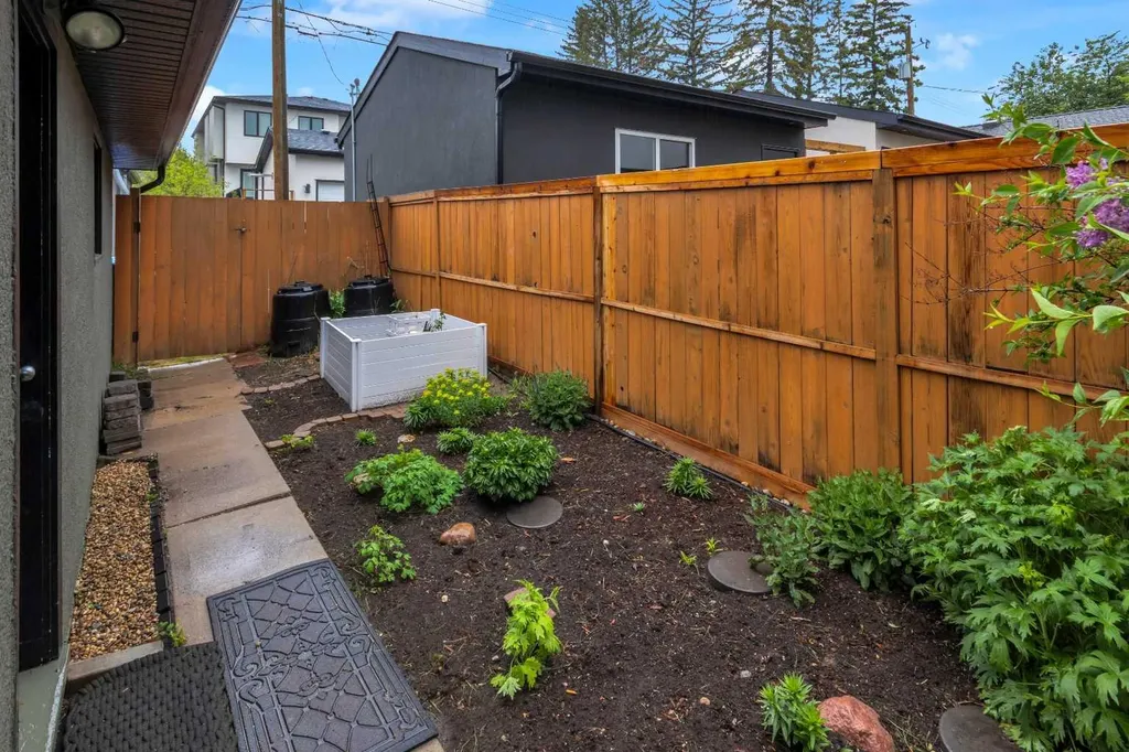 2523 19a Street SW Calgary AB T2T 4Z1