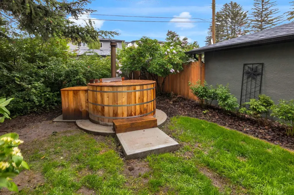 2523 19a Street SW Calgary AB T2T 4Z1