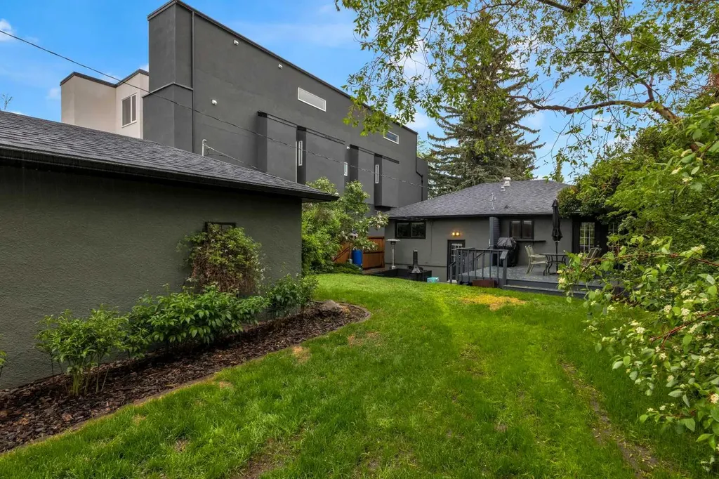 2523 19a Street SW Calgary AB T2T 4Z1