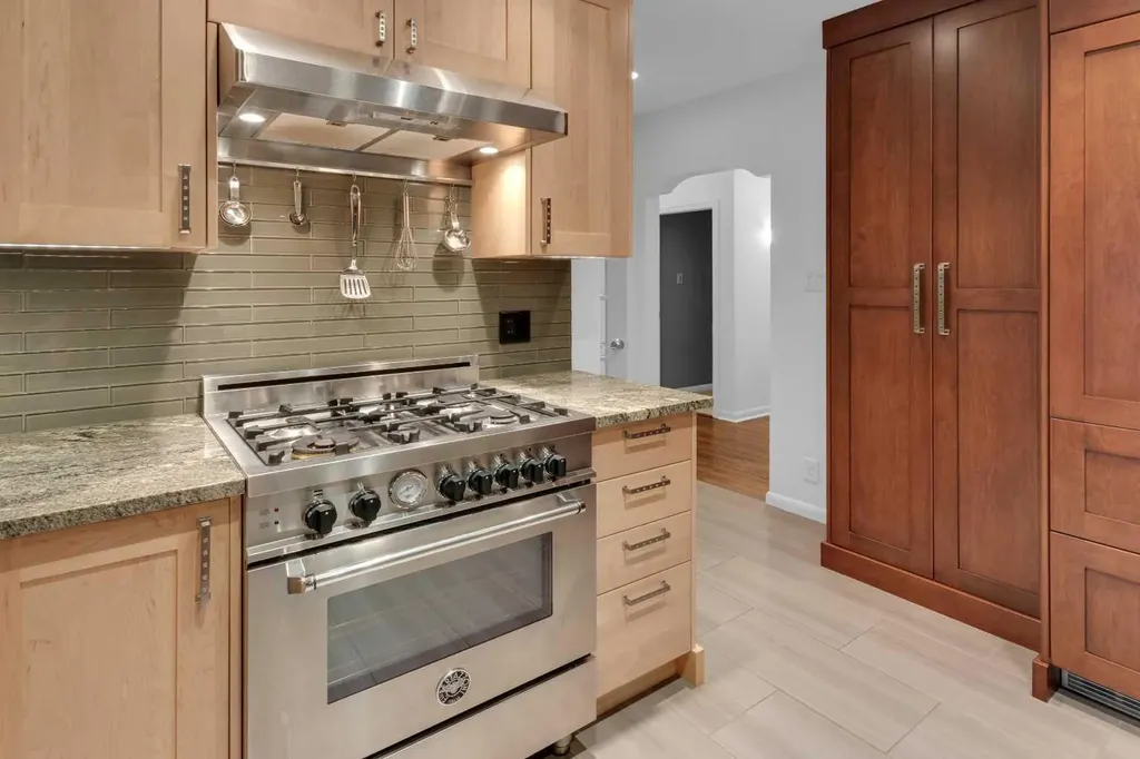 2523 19a Street SW Calgary AB T2T 4Z1
