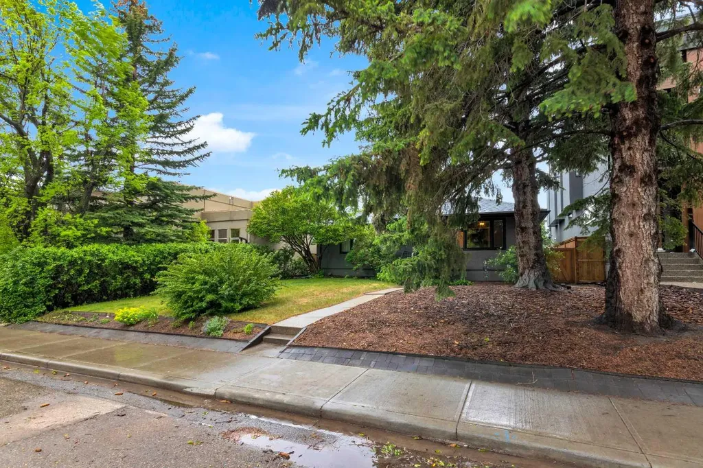 2523 19a Street SW Calgary AB T2T 4Z1