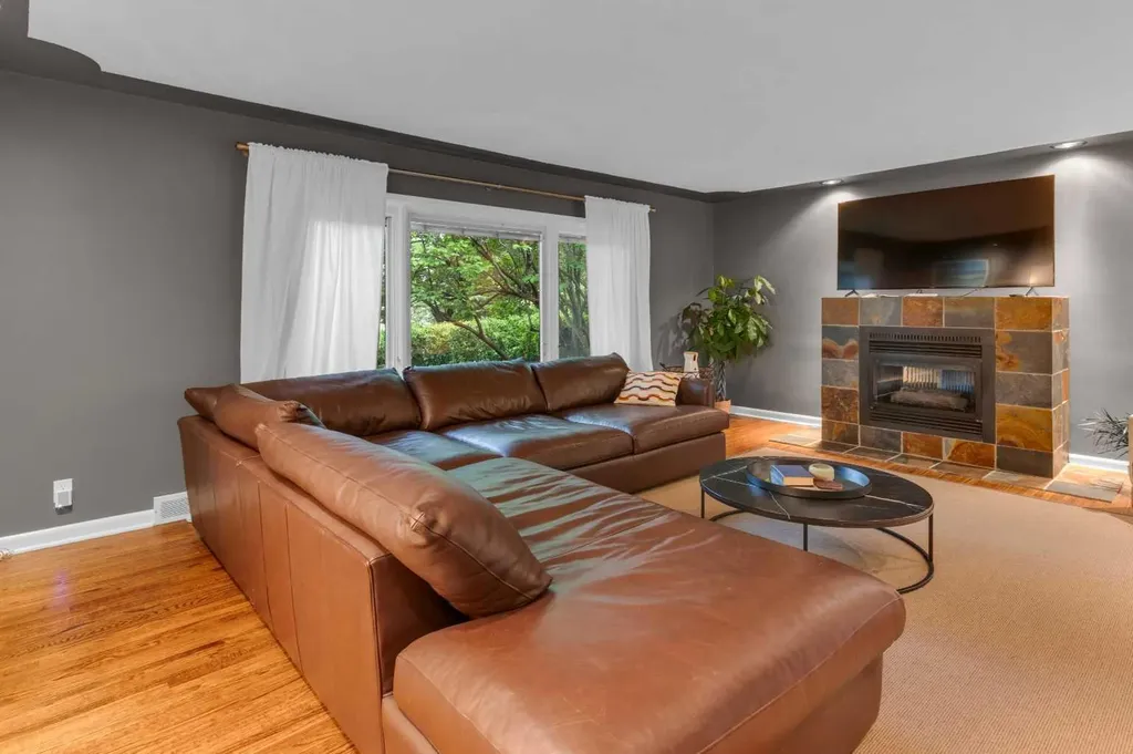 2523 19a Street SW Calgary AB T2T 4Z1