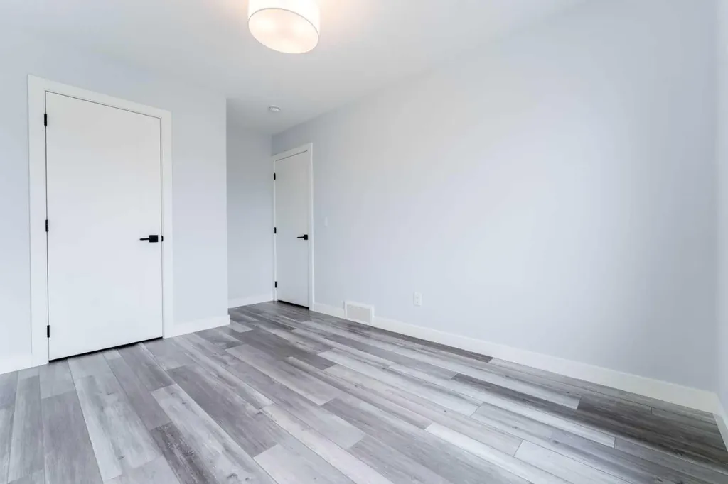 220 Crimson Ridge Place NW Calgary AB T3L 0K7