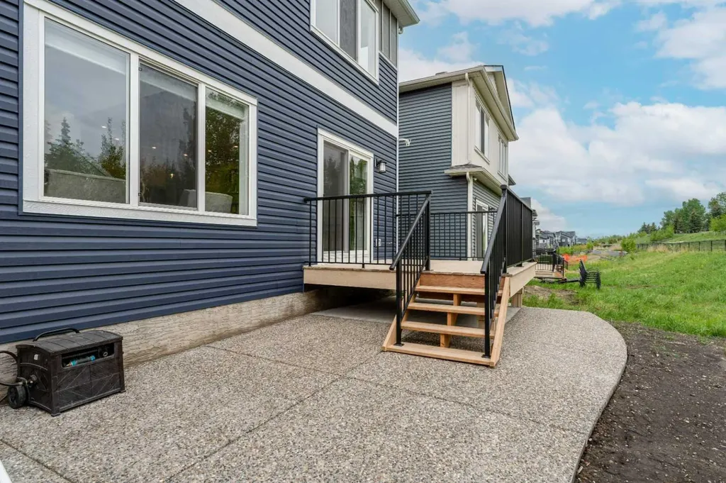220 Crimson Ridge Place NW Calgary AB T3L 0K7