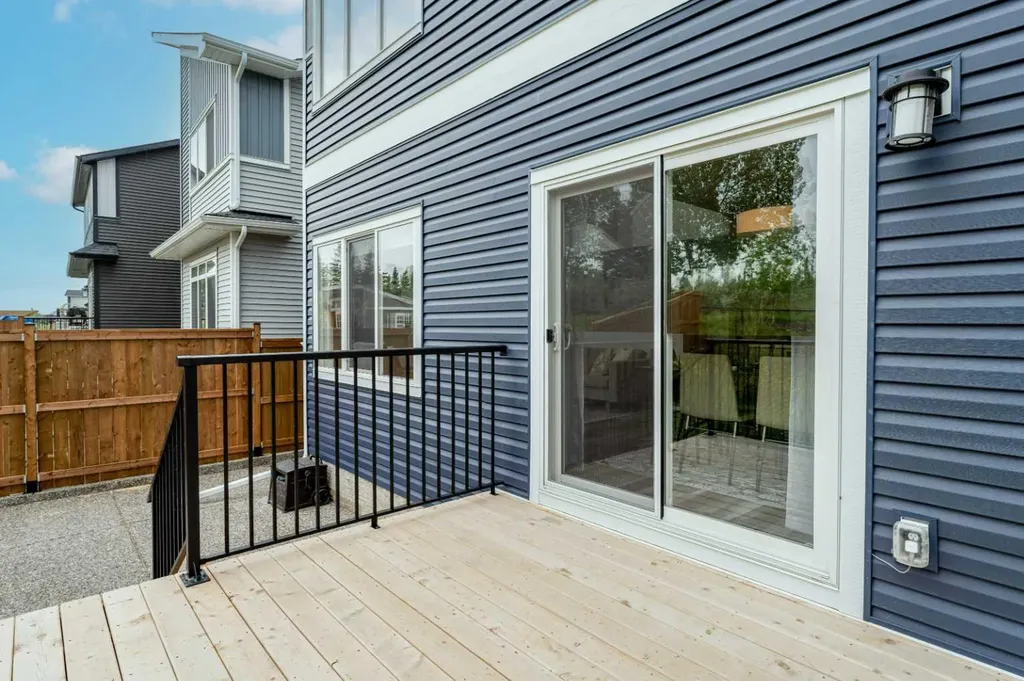 220 Crimson Ridge Place NW Calgary AB T3L 0K7