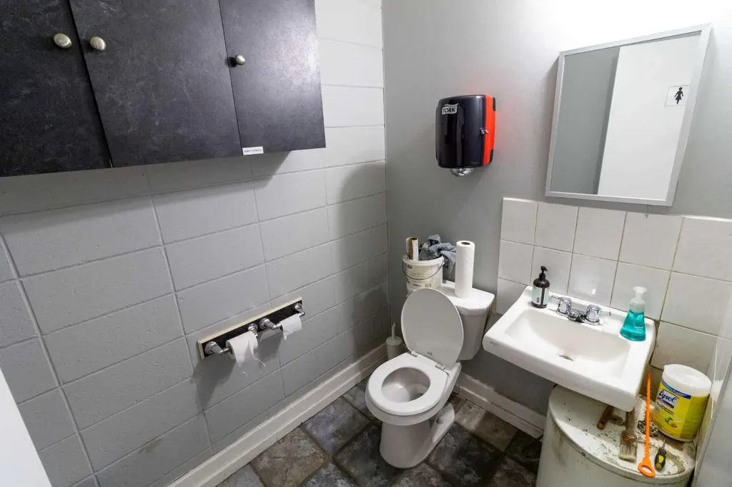 4041 74 Avenue SE Calgary AB T2C 4E3