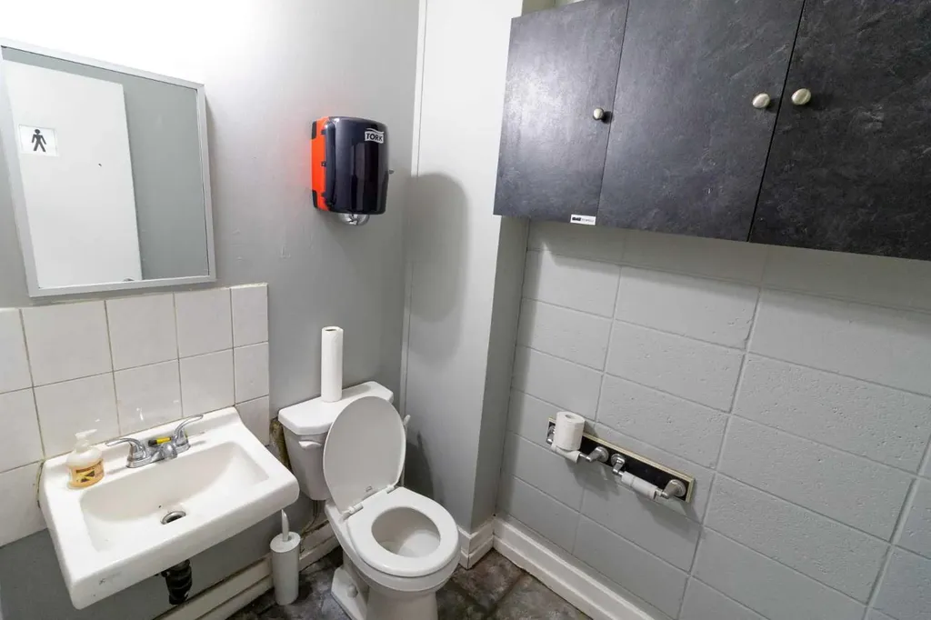 4041 74 Avenue SE Calgary AB T2C 4E3
