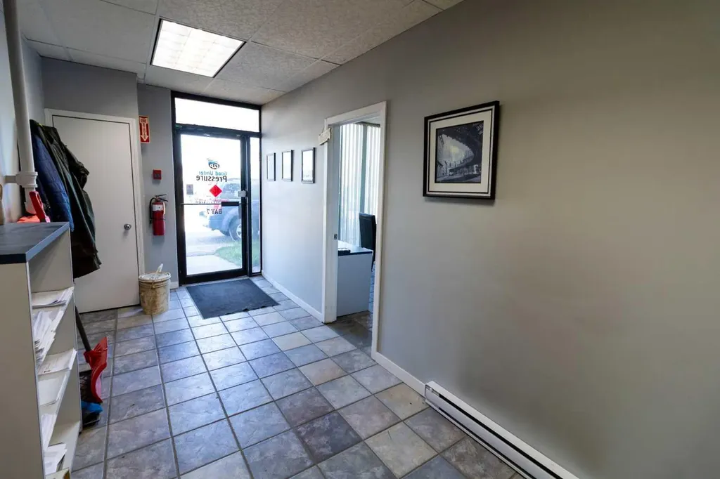 4041 74 Avenue SE Calgary AB T2C 4E3