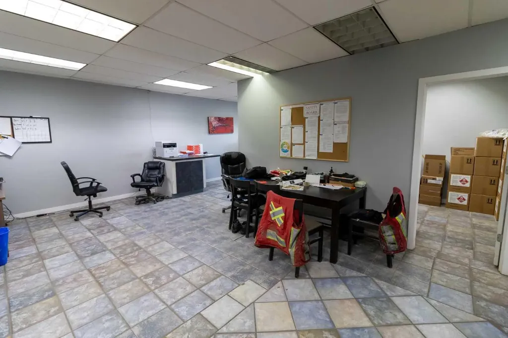 4041 74 Avenue SE Calgary AB T2C 4E3