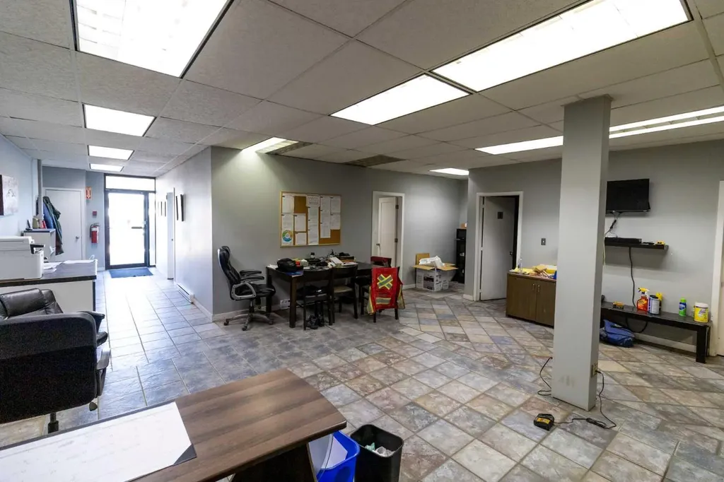 4041 74 Avenue SE Calgary AB T2C 4E3