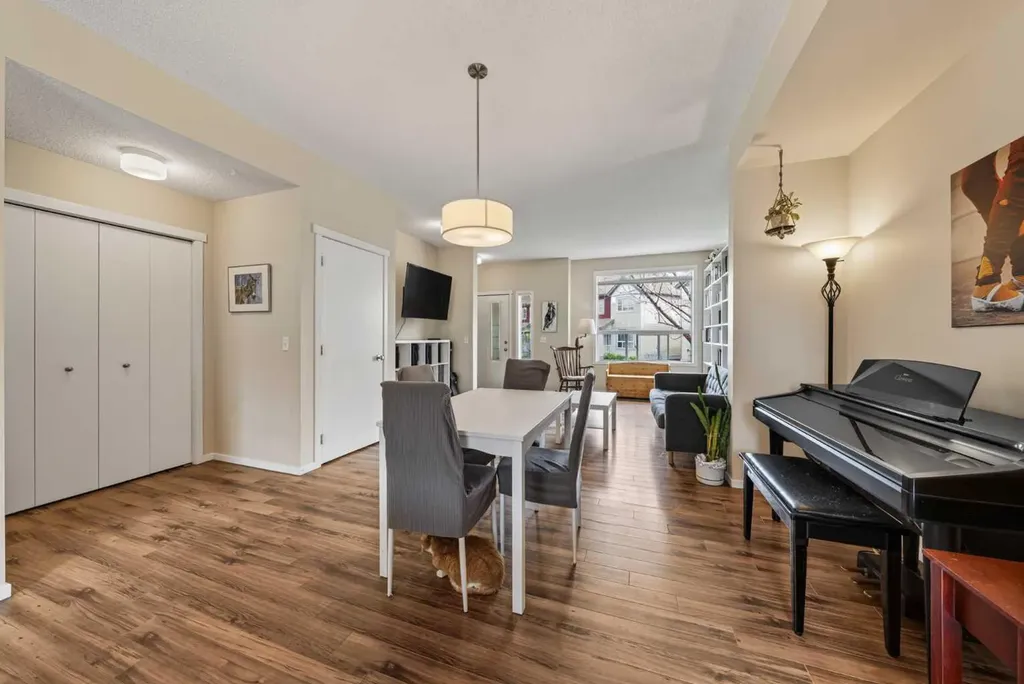 187 Copperstone Cove SE Calgary AB T2Z 0L3