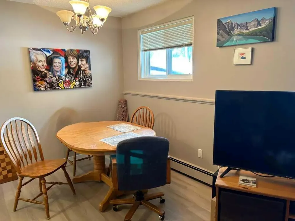 11620 Elbow Drive SW Calgary AB T2W 3L6
